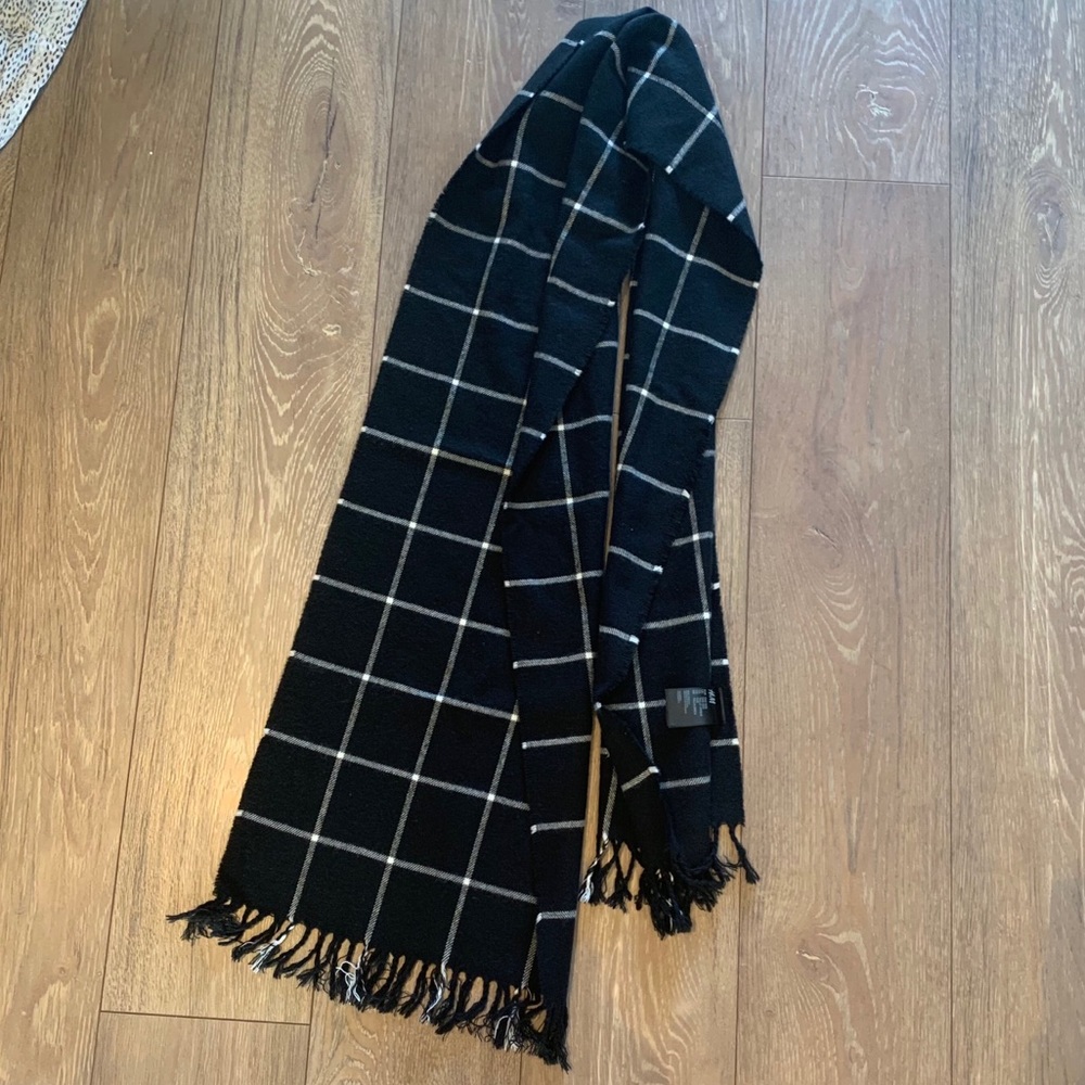 H and M Black Patterned Scarf